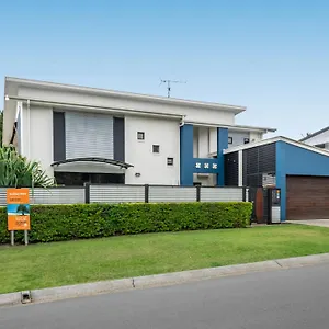 Holiday home Campbell St 11 Moffat Beach, Caloundra
